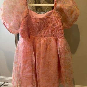 Pink Flower dress with stretch in the back perfect for bigger breast.